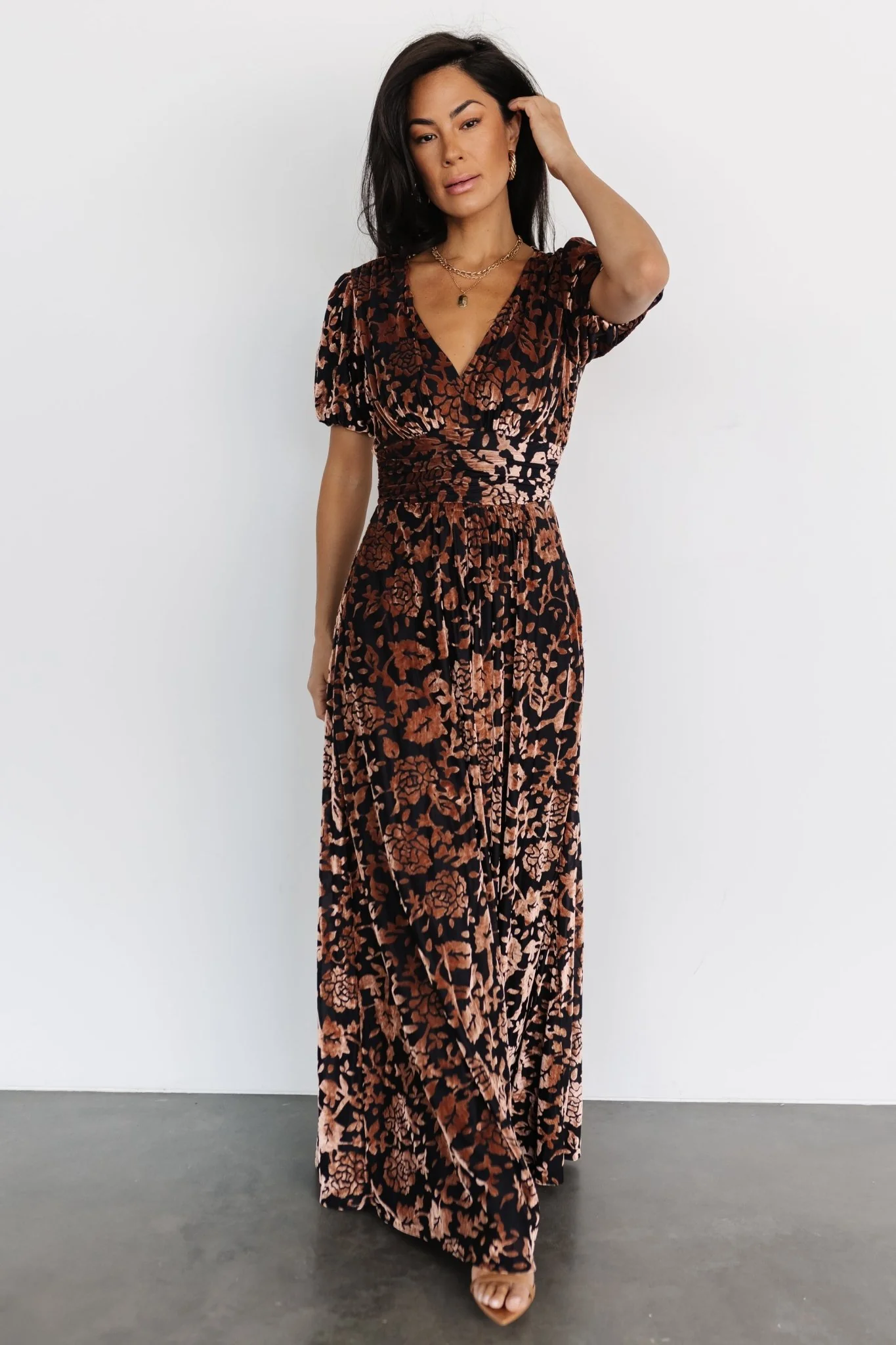 Leslie Velvet Maxi Dress | Black + Bronze - Vlounger