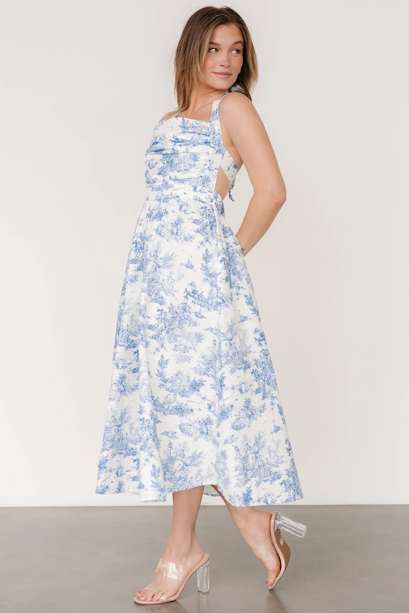 Carolyn Halter Midi Dress | White + Blue - Vlounger