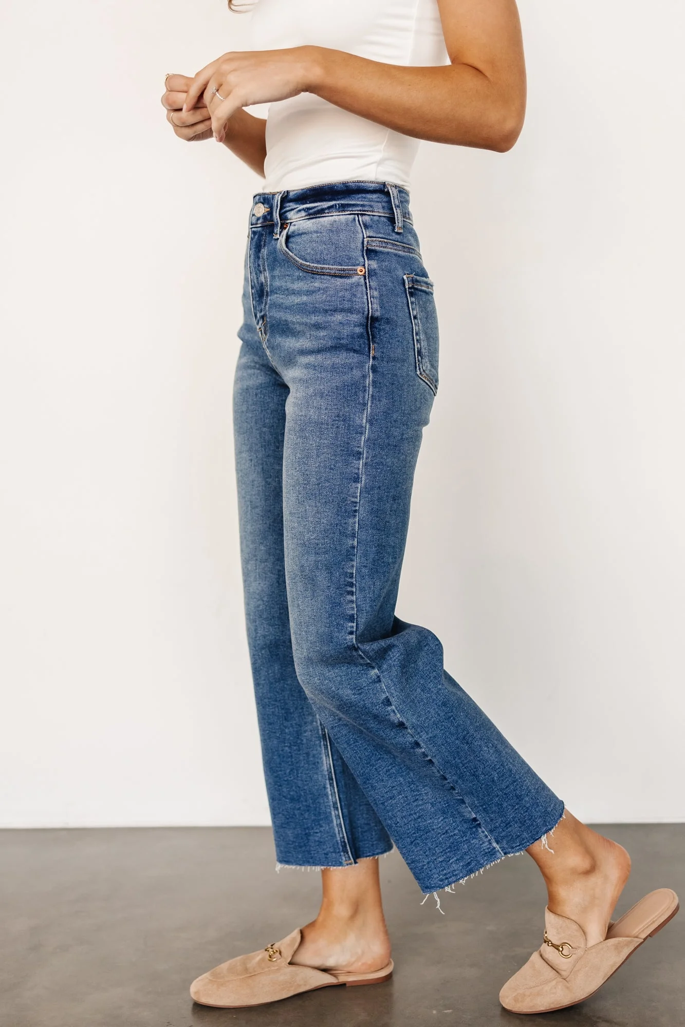 Kirby High Rise Wide Leg Jeans | Medium Wash - Vlounger