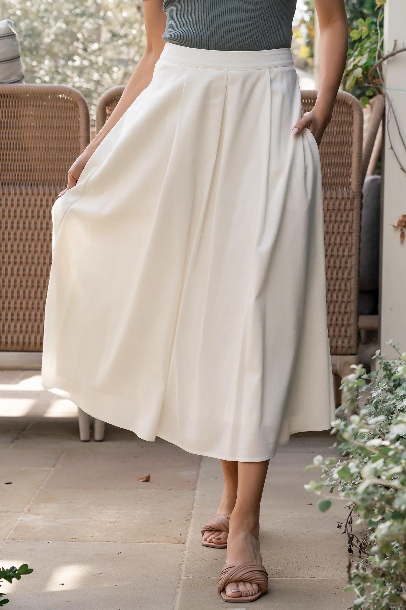 Katie Pleated Midi Skirt | Off White - Vlounger