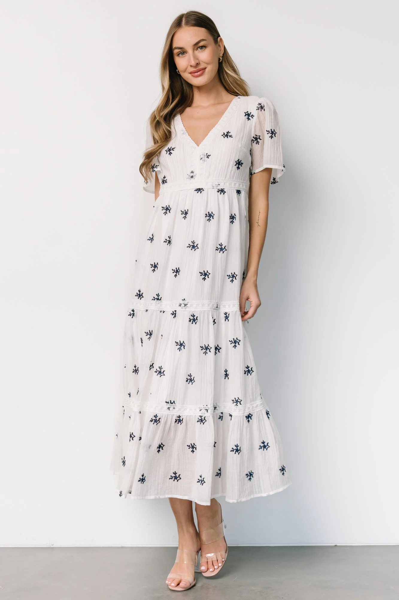 Jesenia Embroidered Dress | Off White + Navy - Vlounger