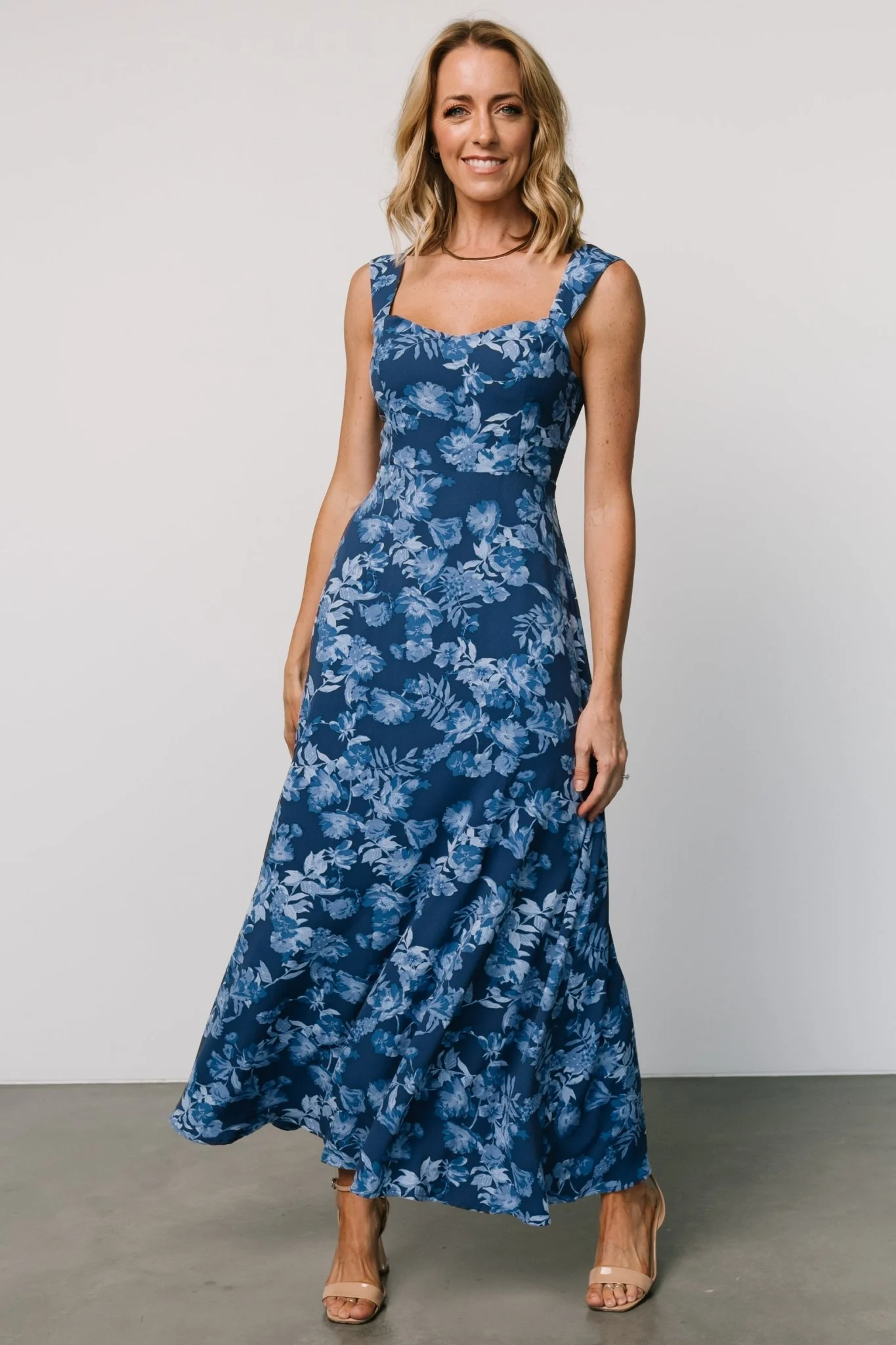 Mandy Maxi Dress | Blue Floral - Vlounger