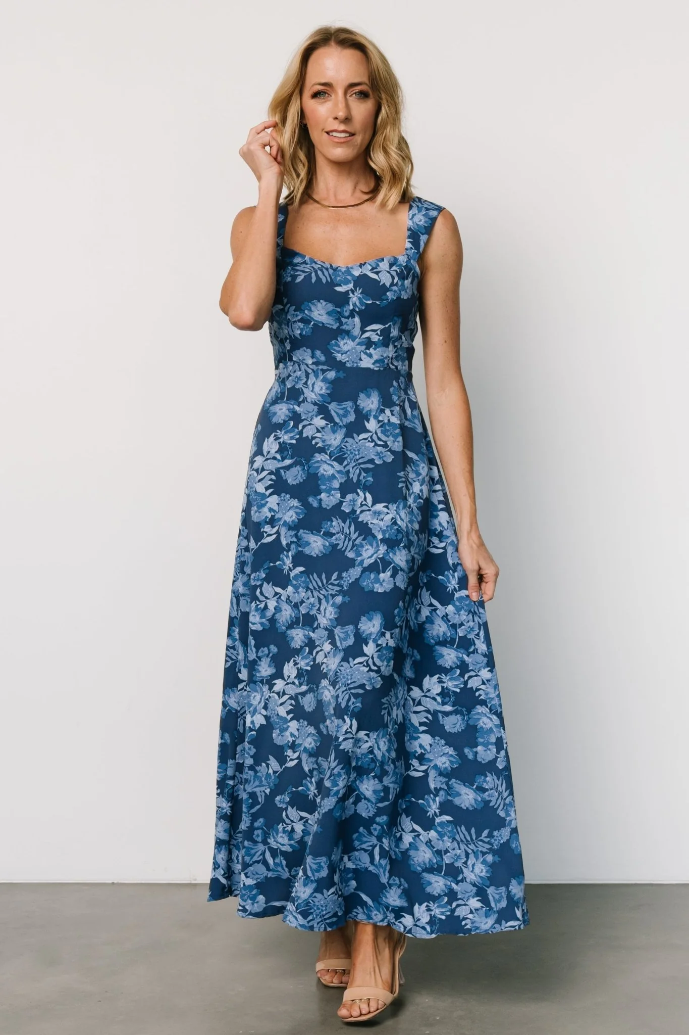 Mandy Maxi Dress | Blue Floral - Vlounger