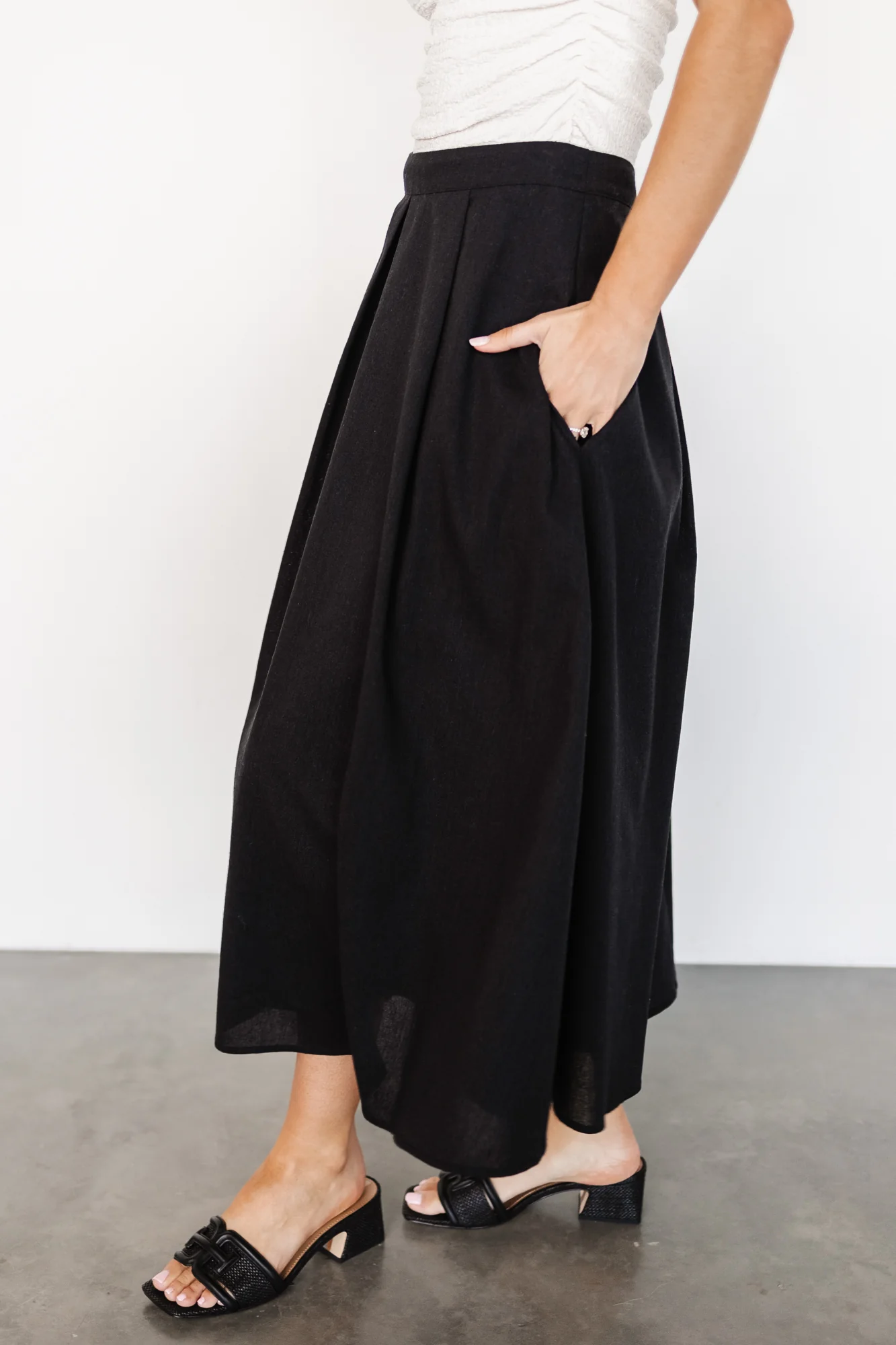 Katie Pleated Midi Skirt | Black - Vlounger