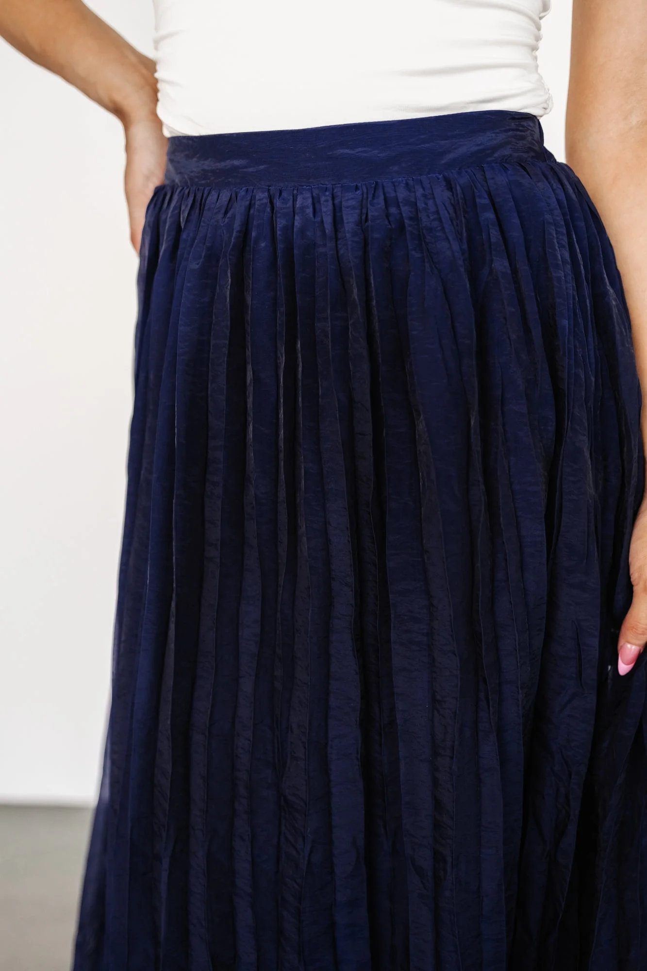 Cyra Midi Skirt | Navy - Vlounger