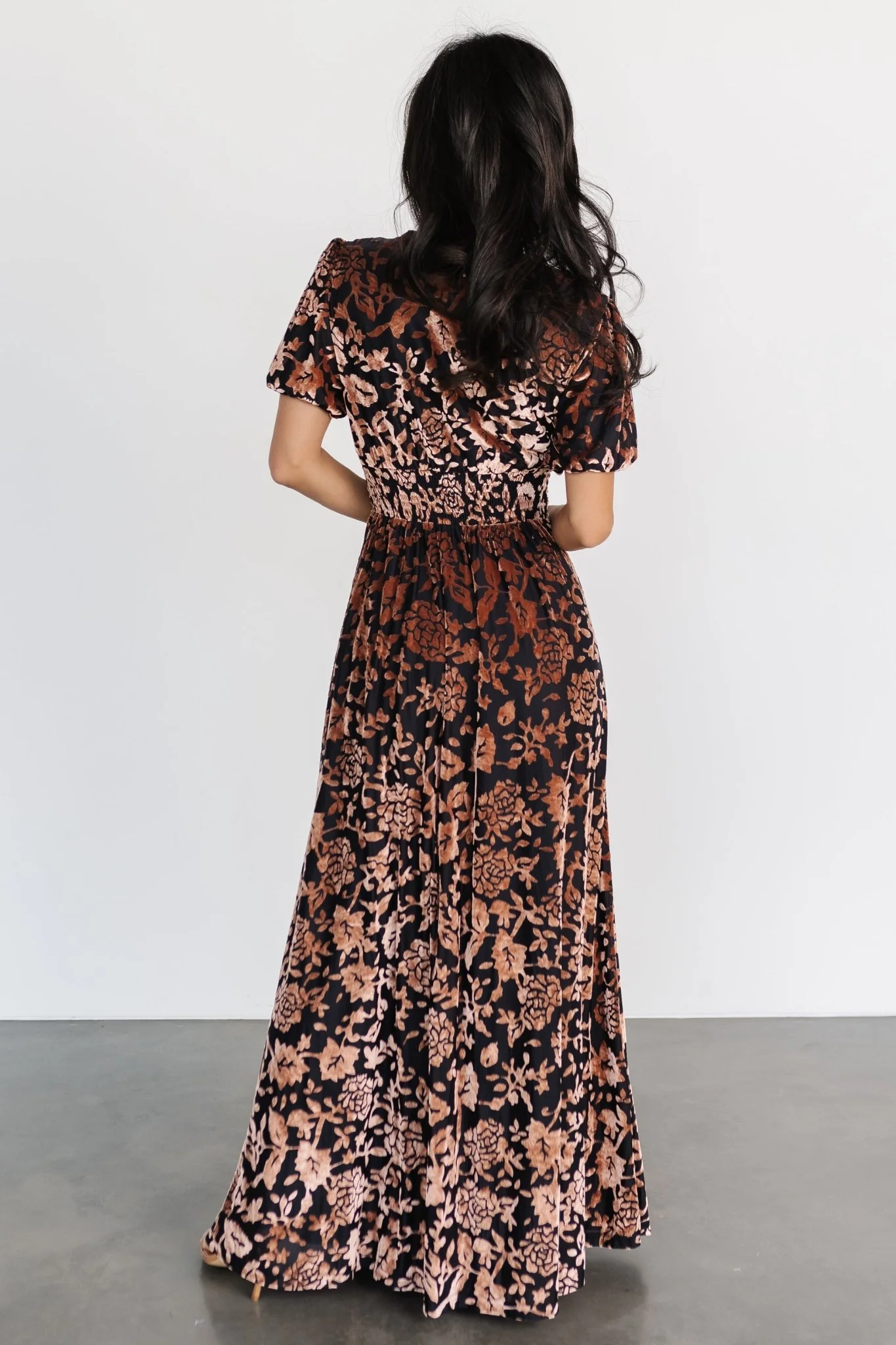 Leslie Velvet Maxi Dress | Black + Bronze - Vlounger