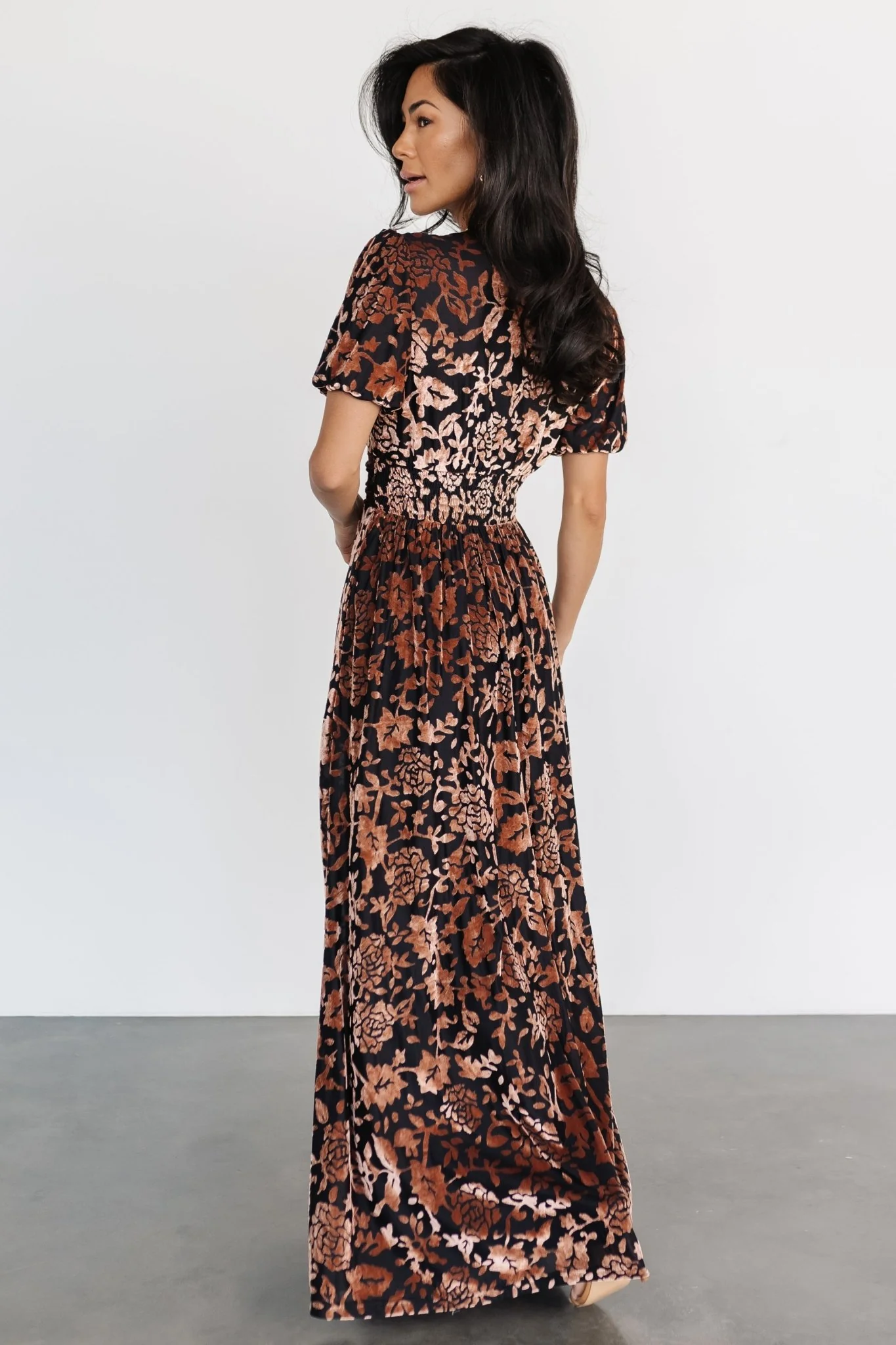 Leslie Velvet Maxi Dress | Black + Bronze - Vlounger