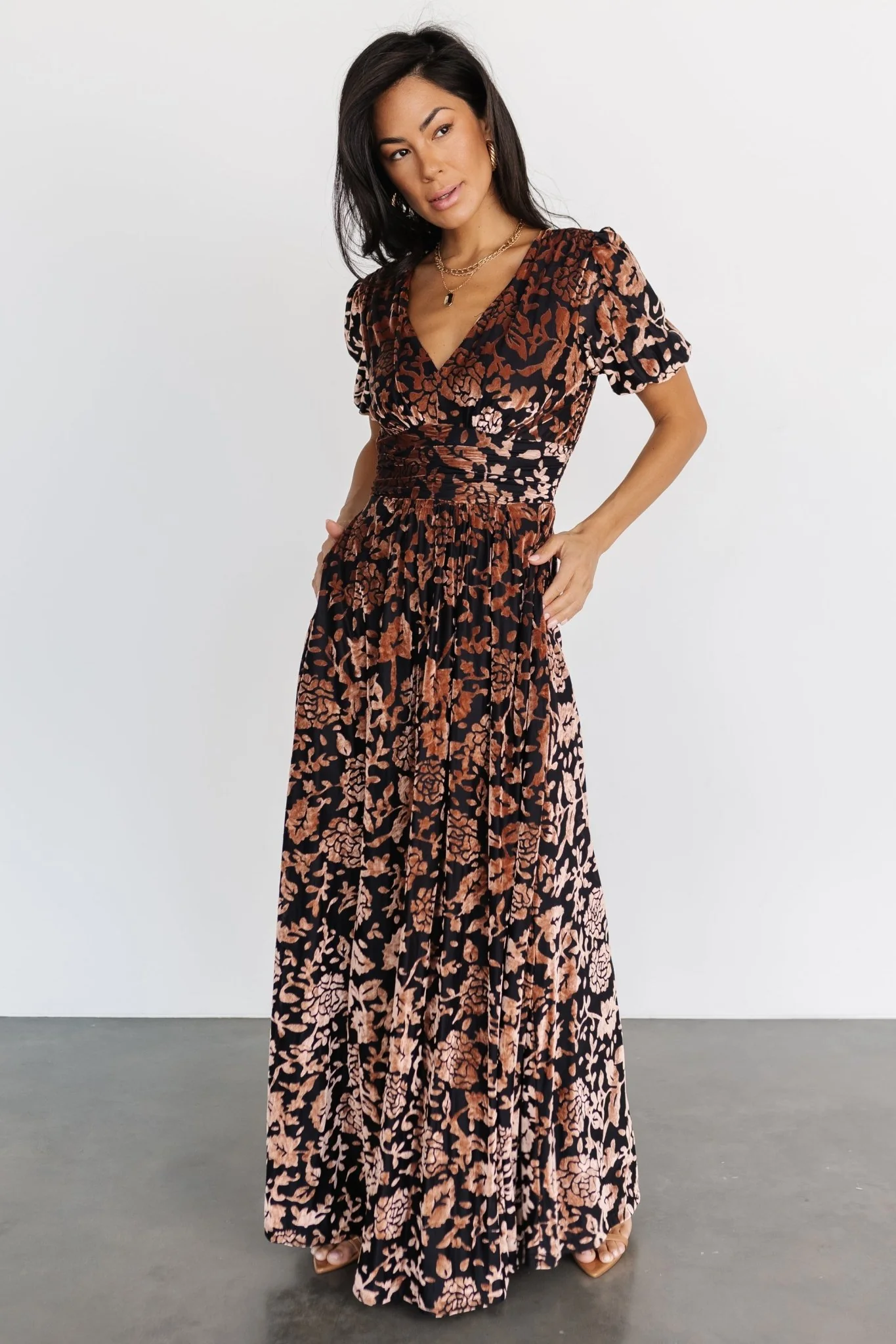 Leslie Velvet Maxi Dress | Black + Bronze - Vlounger
